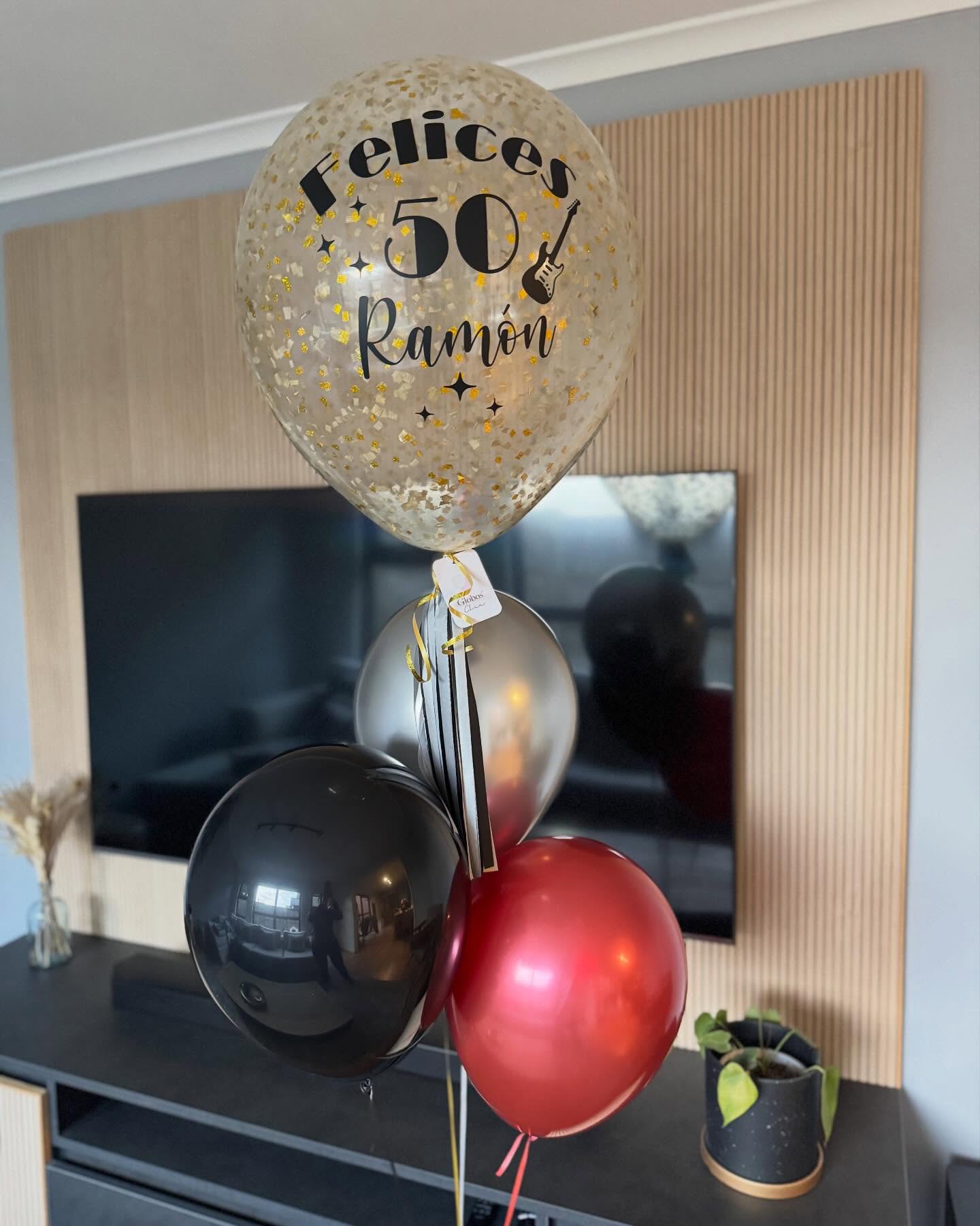 Detalles para alegrar esos días especiales! Felices 50 Ramón!!! 💛🎸